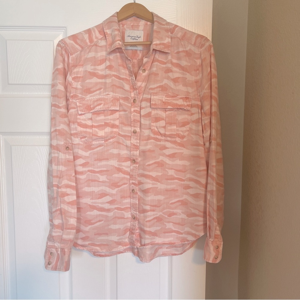 American Eagle Outfitters Pink Camo Button Down Shirt Size Large D7